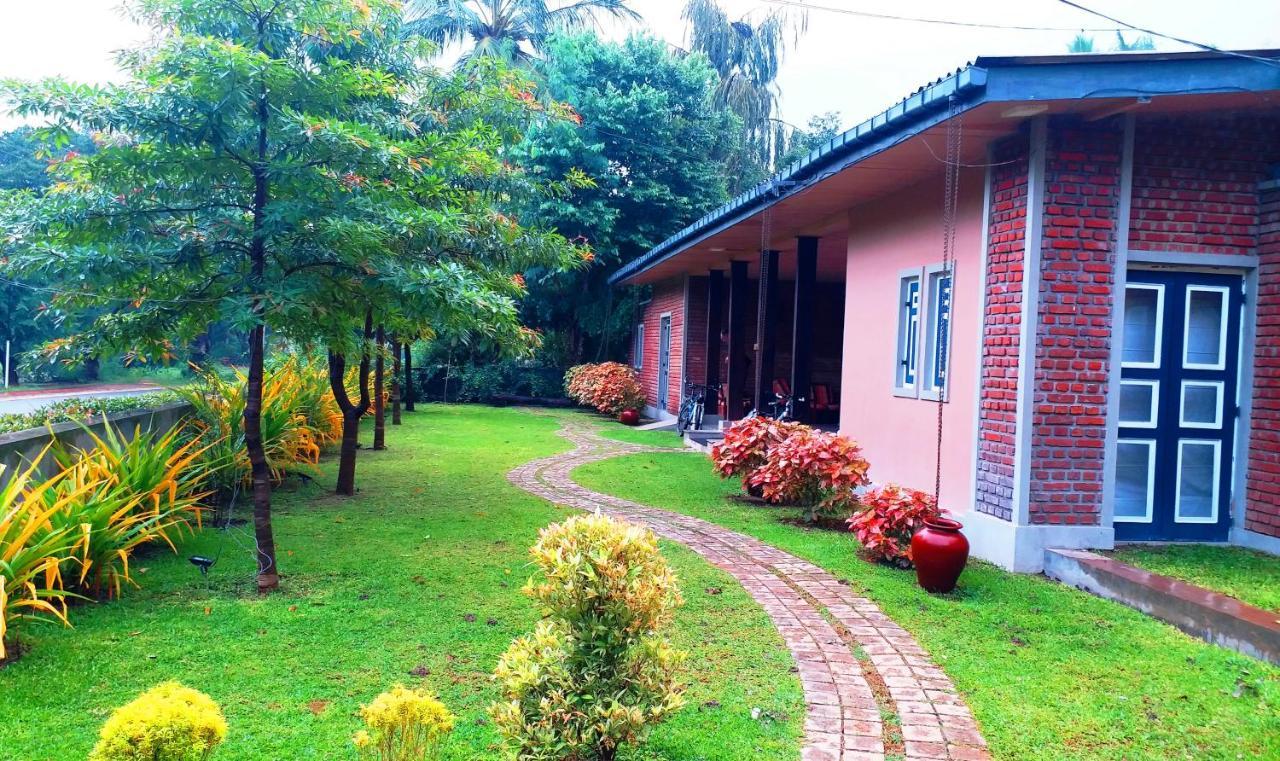 Honey Tree Polonnaruwa Hotell Exteriör bild